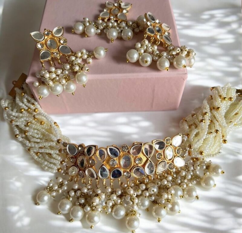 Minal choker white