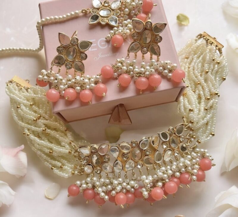 Minal choker peach