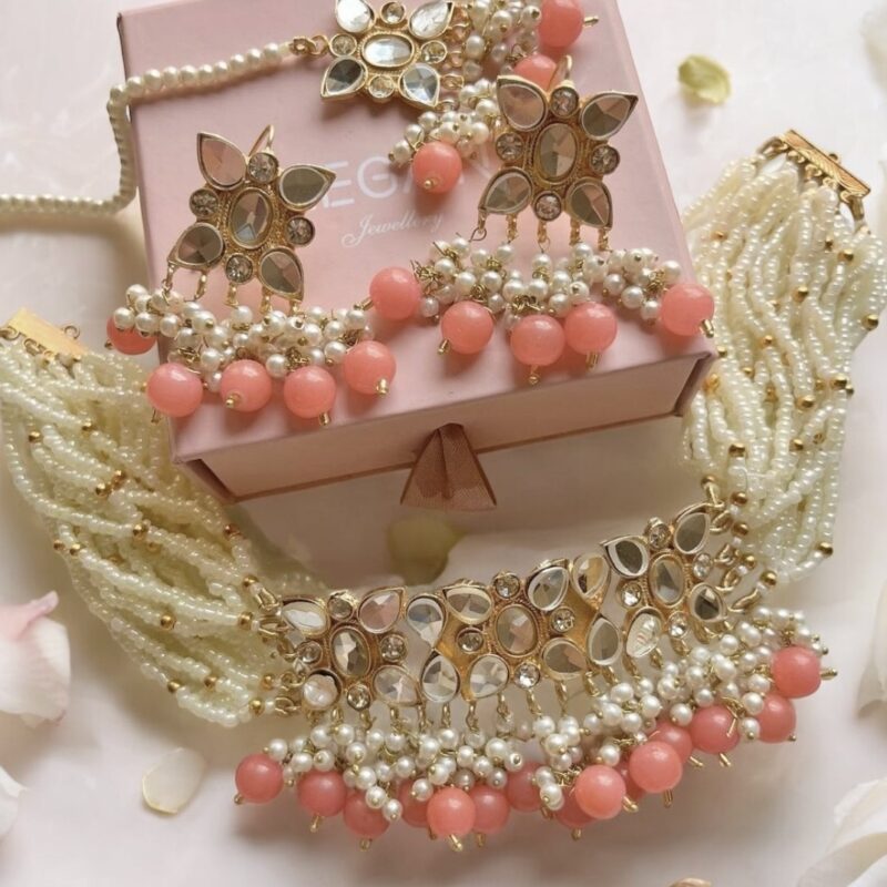 Minal choker peach