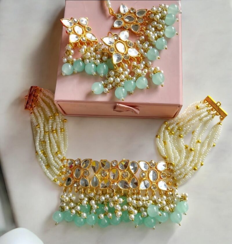 Minal choker