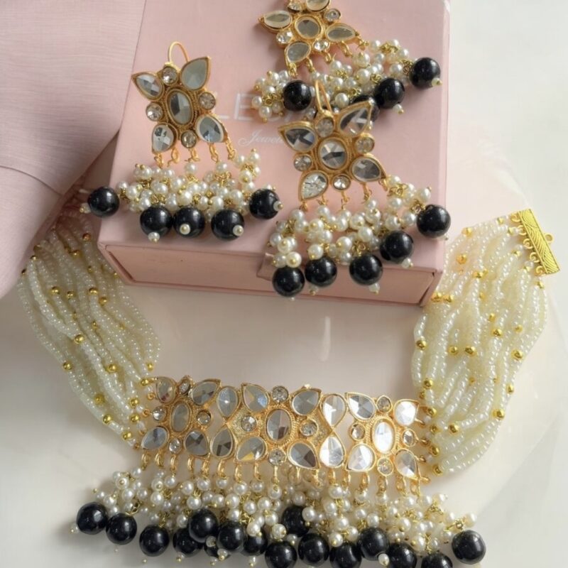 Black Minal choker