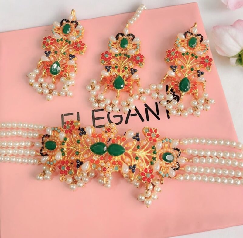 Green Aniat choker set