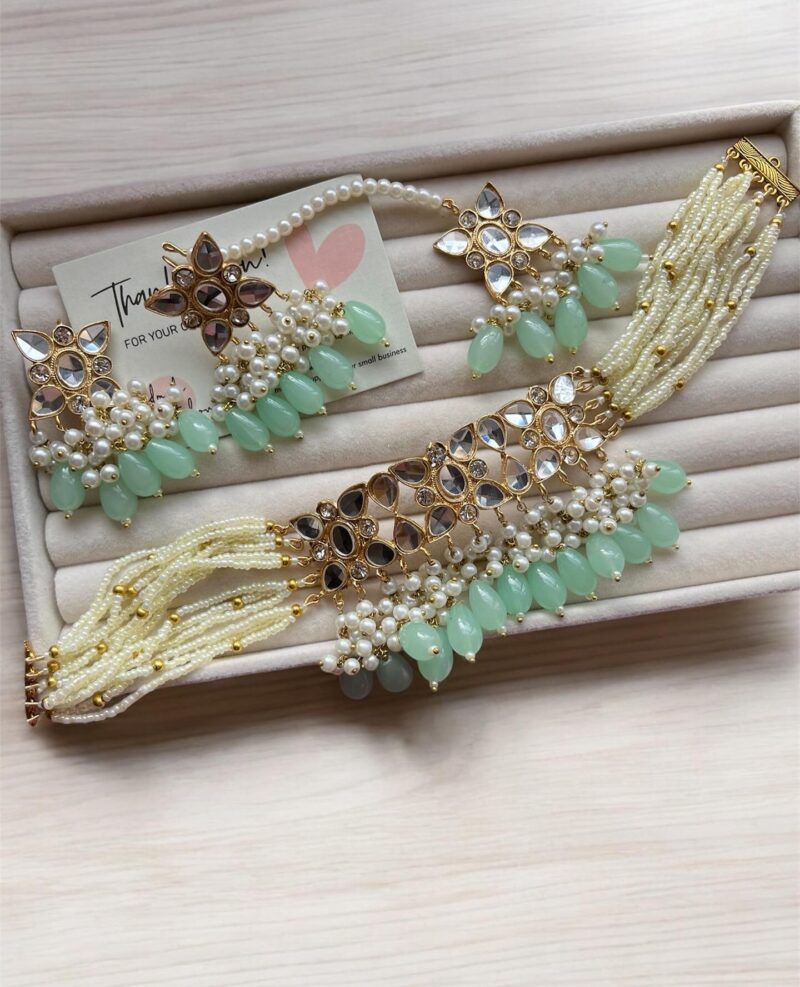 Minal choker set