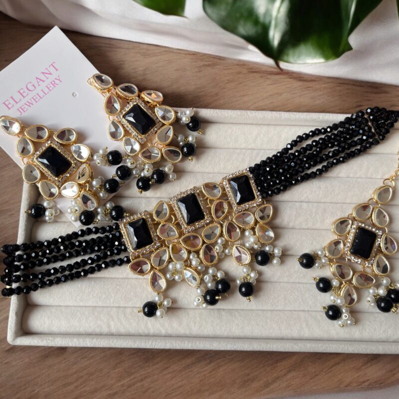 Zohra choker set