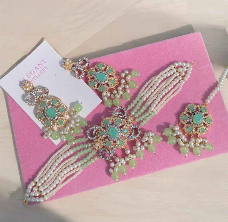 Wajiha choker set