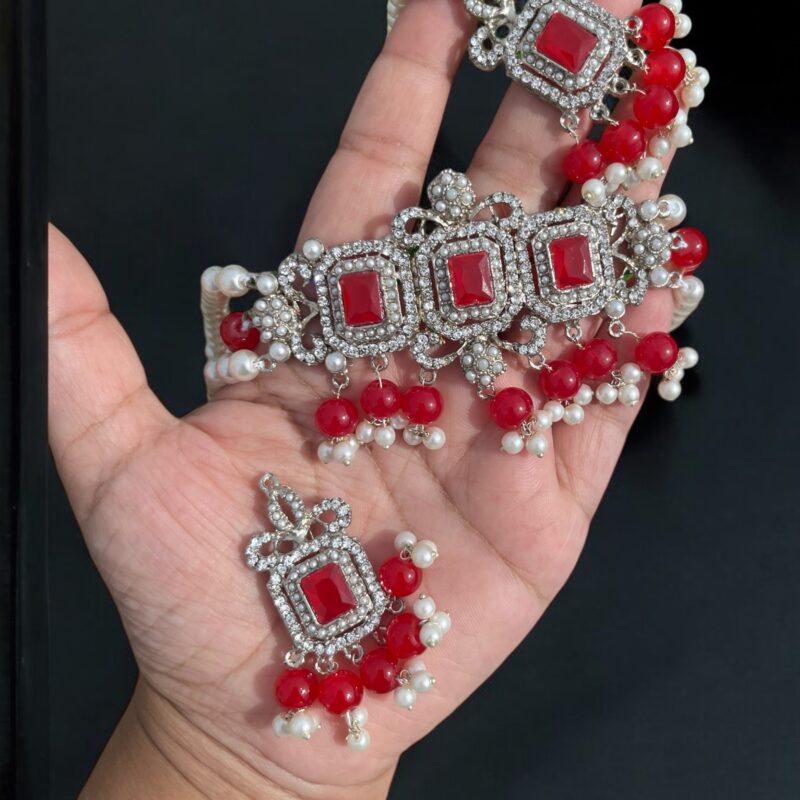 Eshal choker set