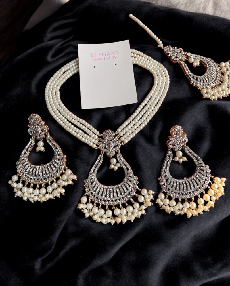 Andaleeb set