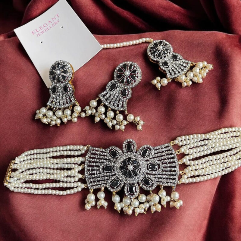 Belgium choker set