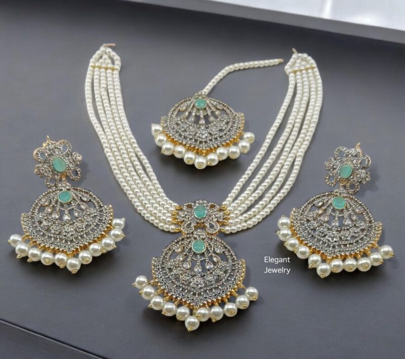 Laraib choker set