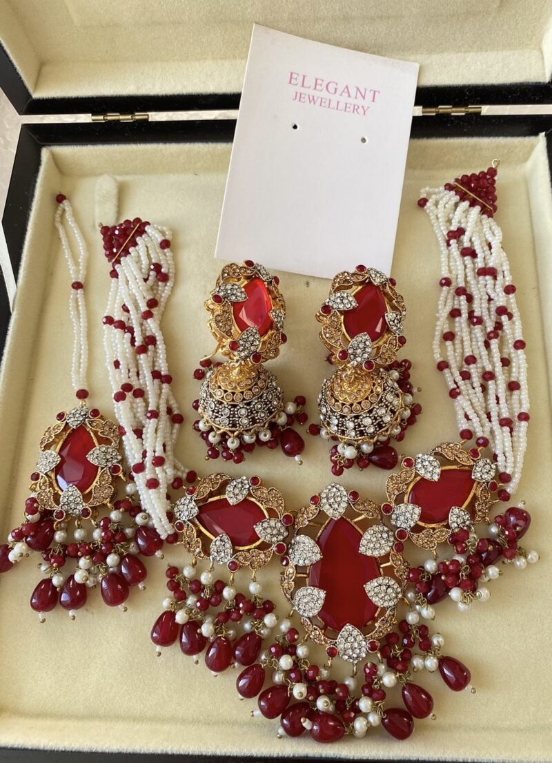 Meena choker