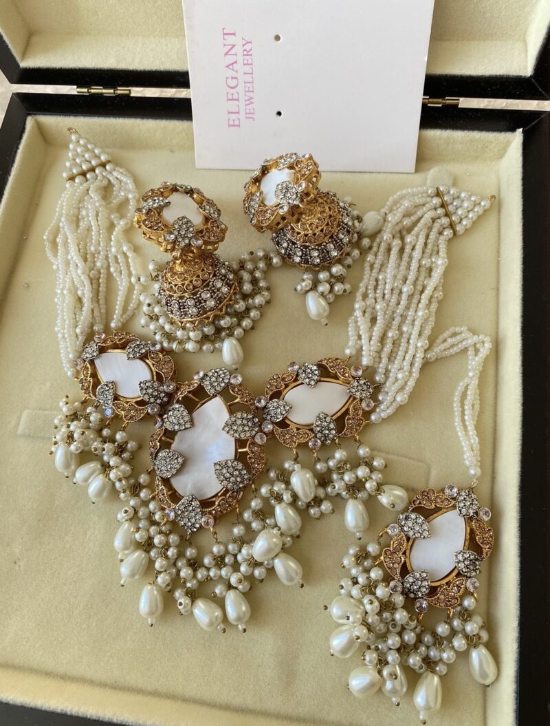 Meena choker