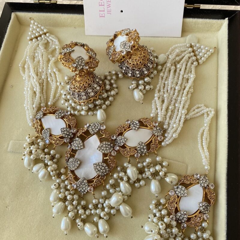 Meena choker