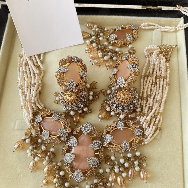 Meena choker
