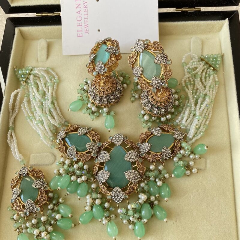 Meena choker