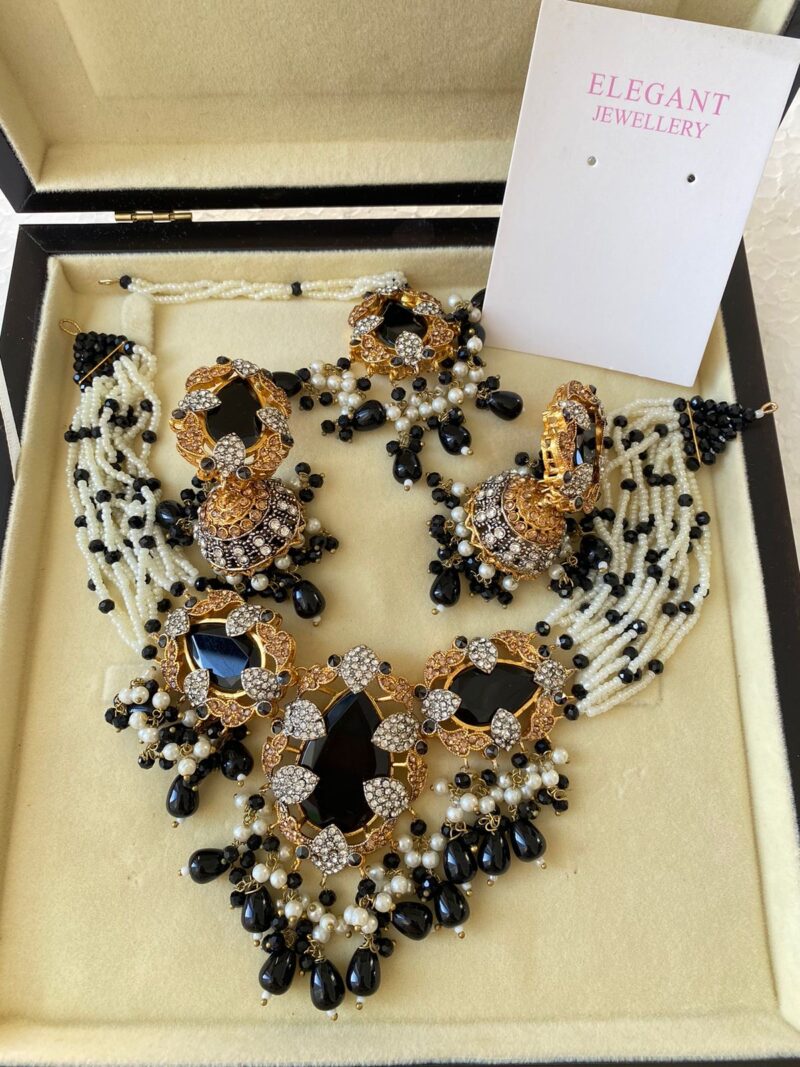 Meena choker