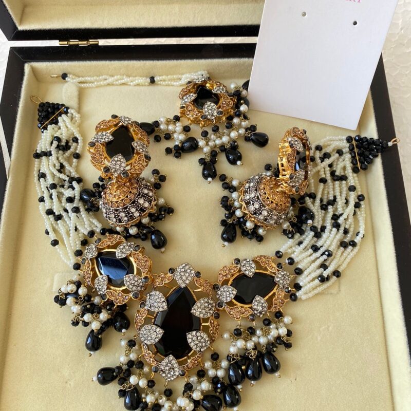 Meena choker