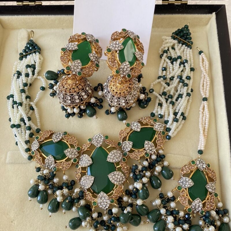 Meena choker
