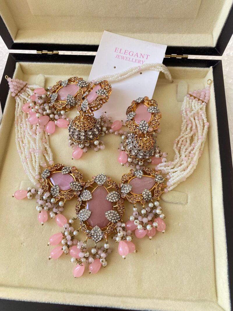 Meena choker