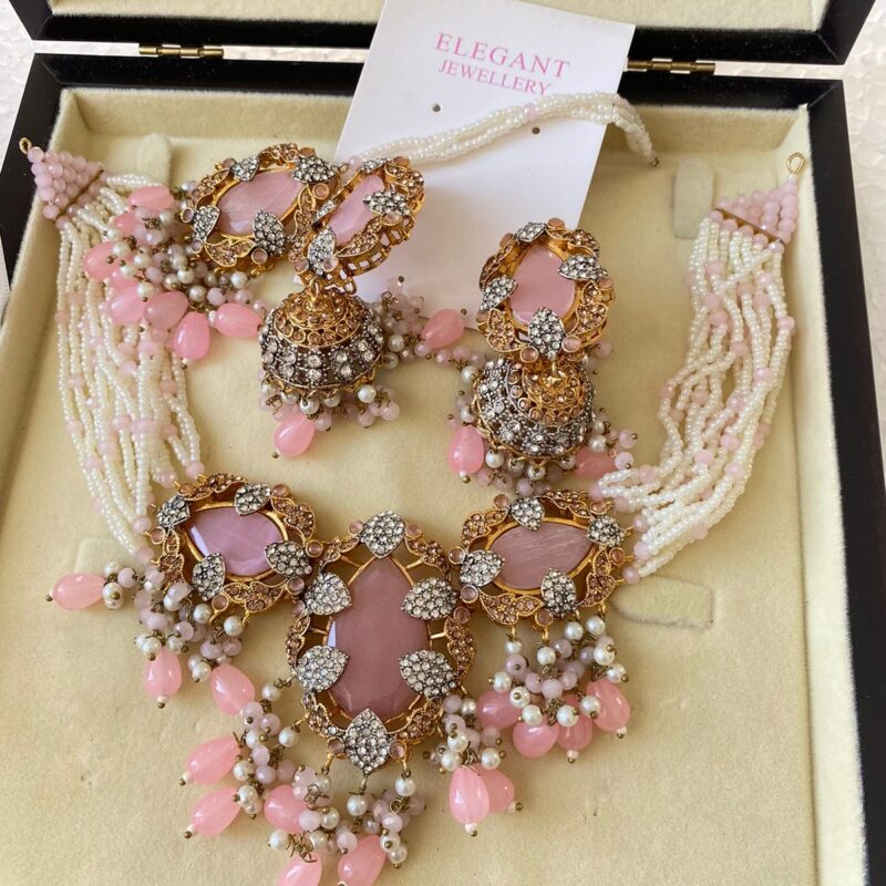 Meena choker