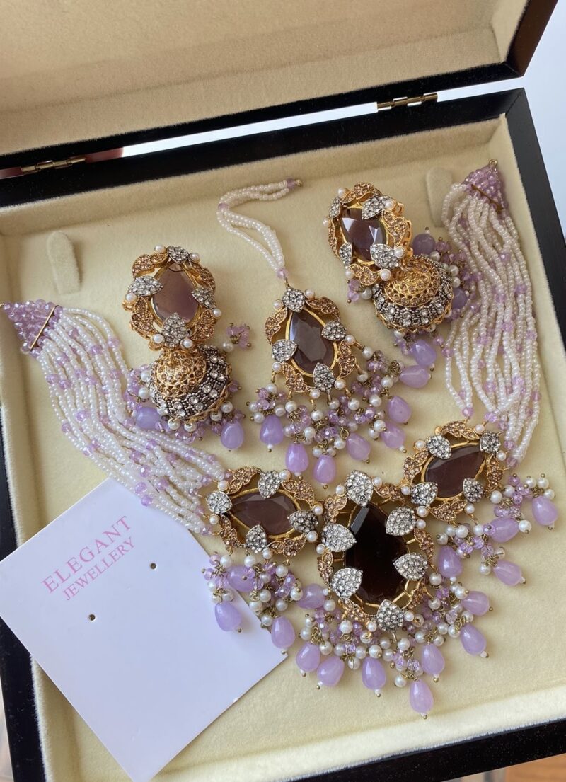 Meena choker
