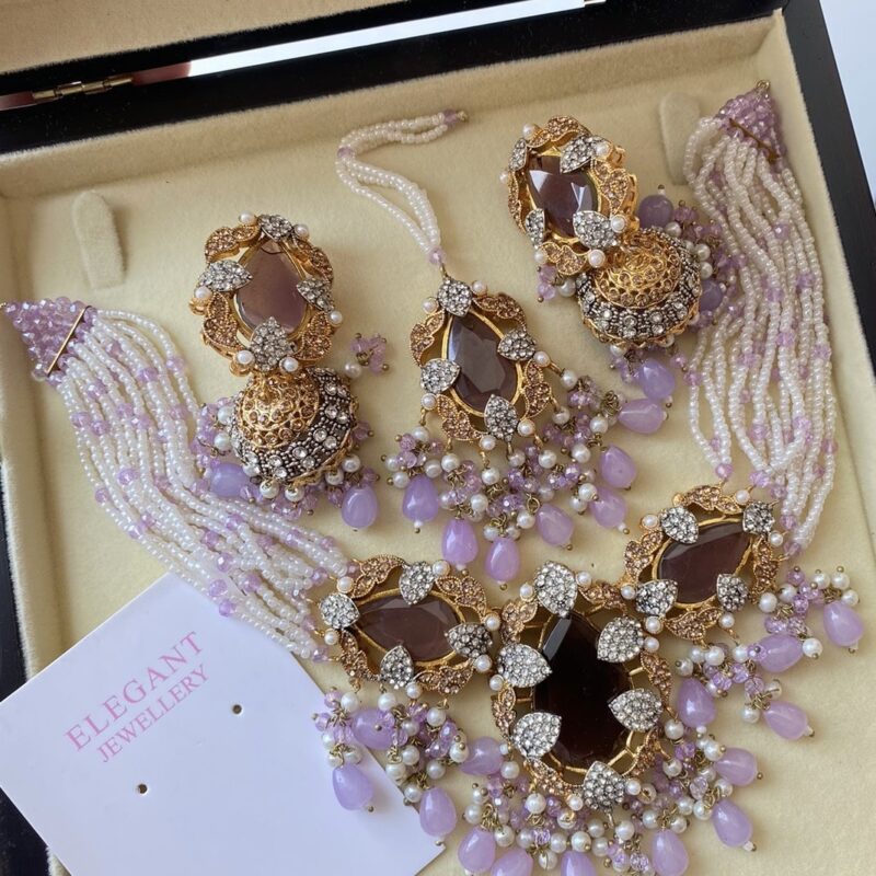 Meena choker