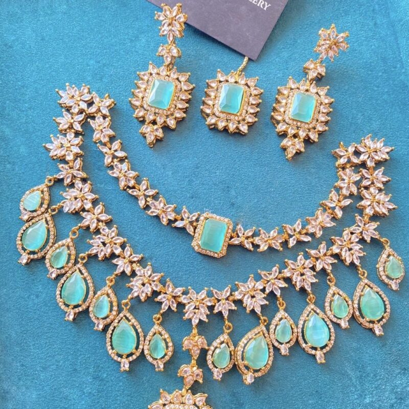 Zircon choker set