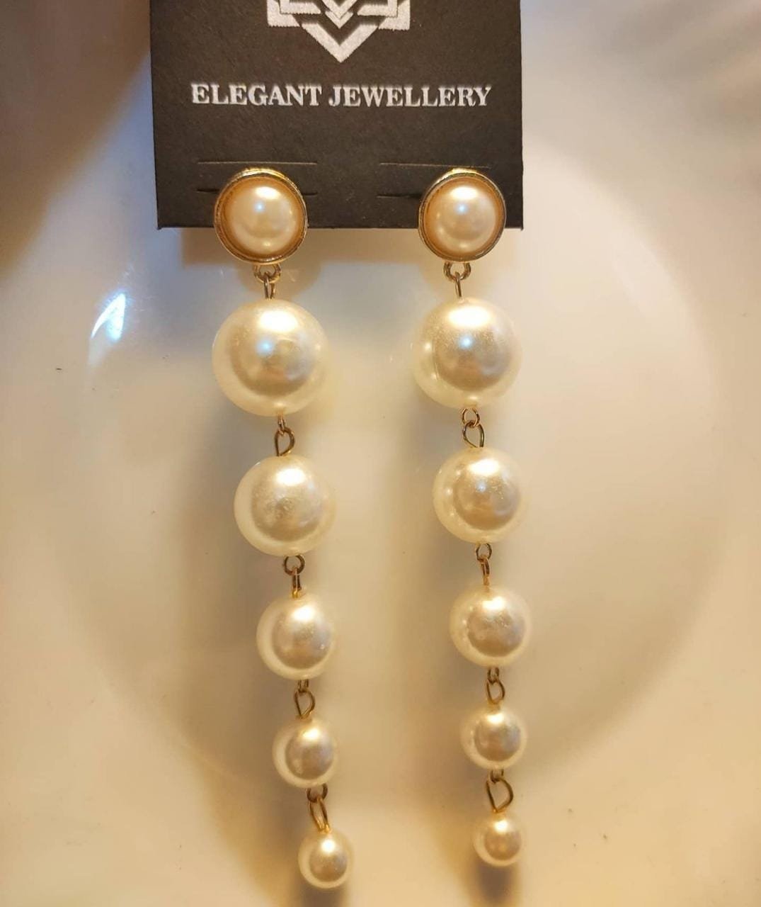 Hanging pearl earings