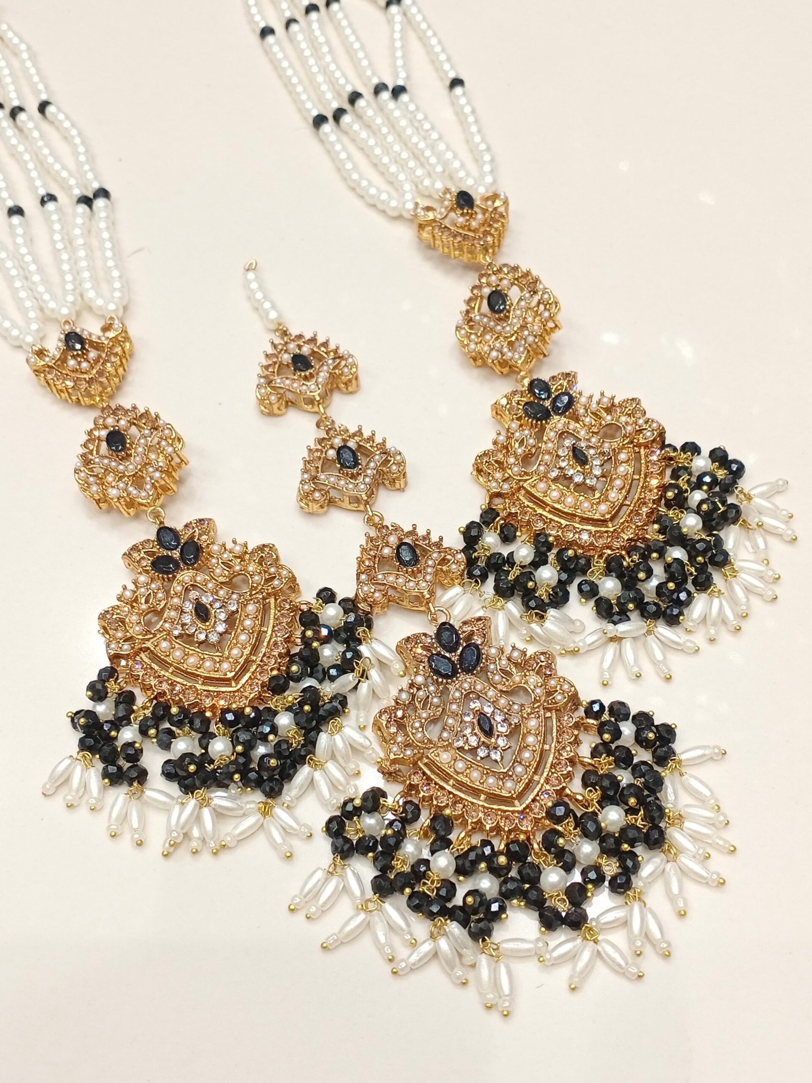 Nauraten earring tikka