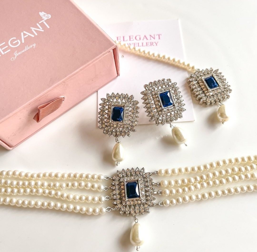 Jennifer blue choker