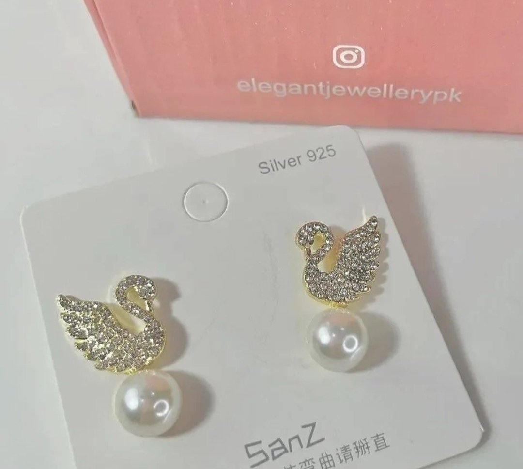 Swan 🦢 earstuds
