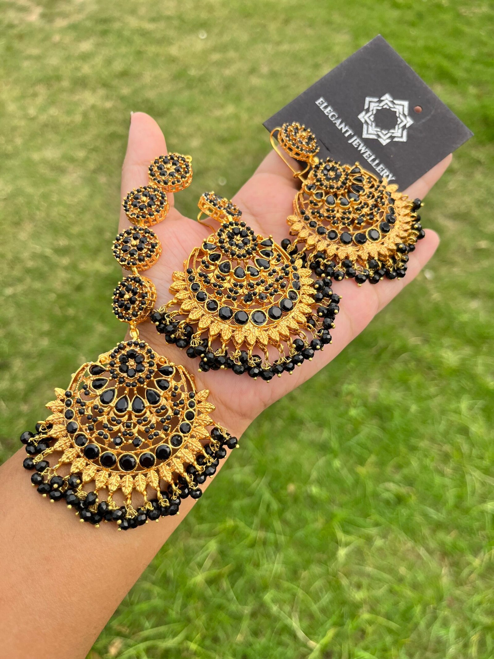 Black Nauraten earring tikka