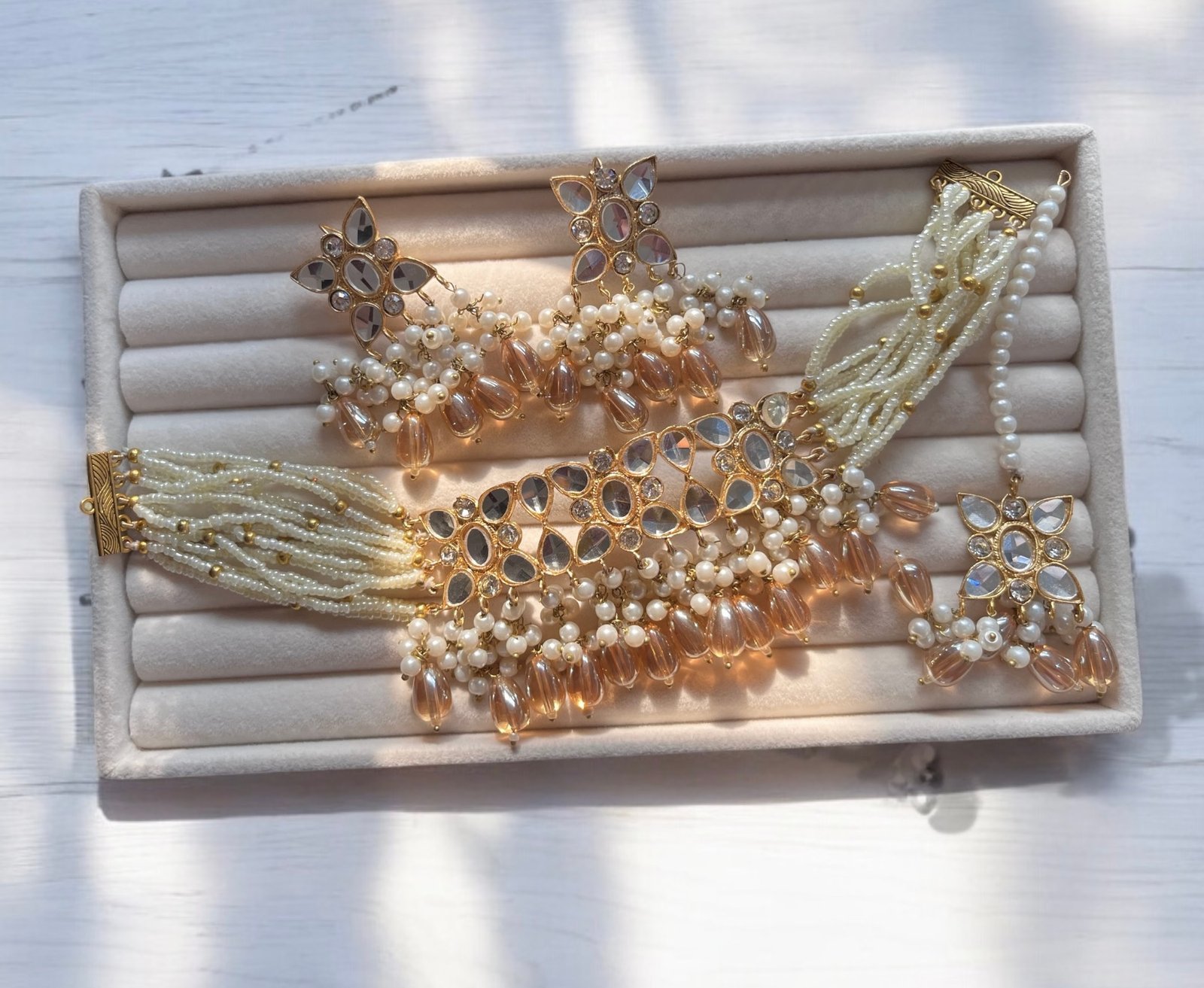 Minal choker golden