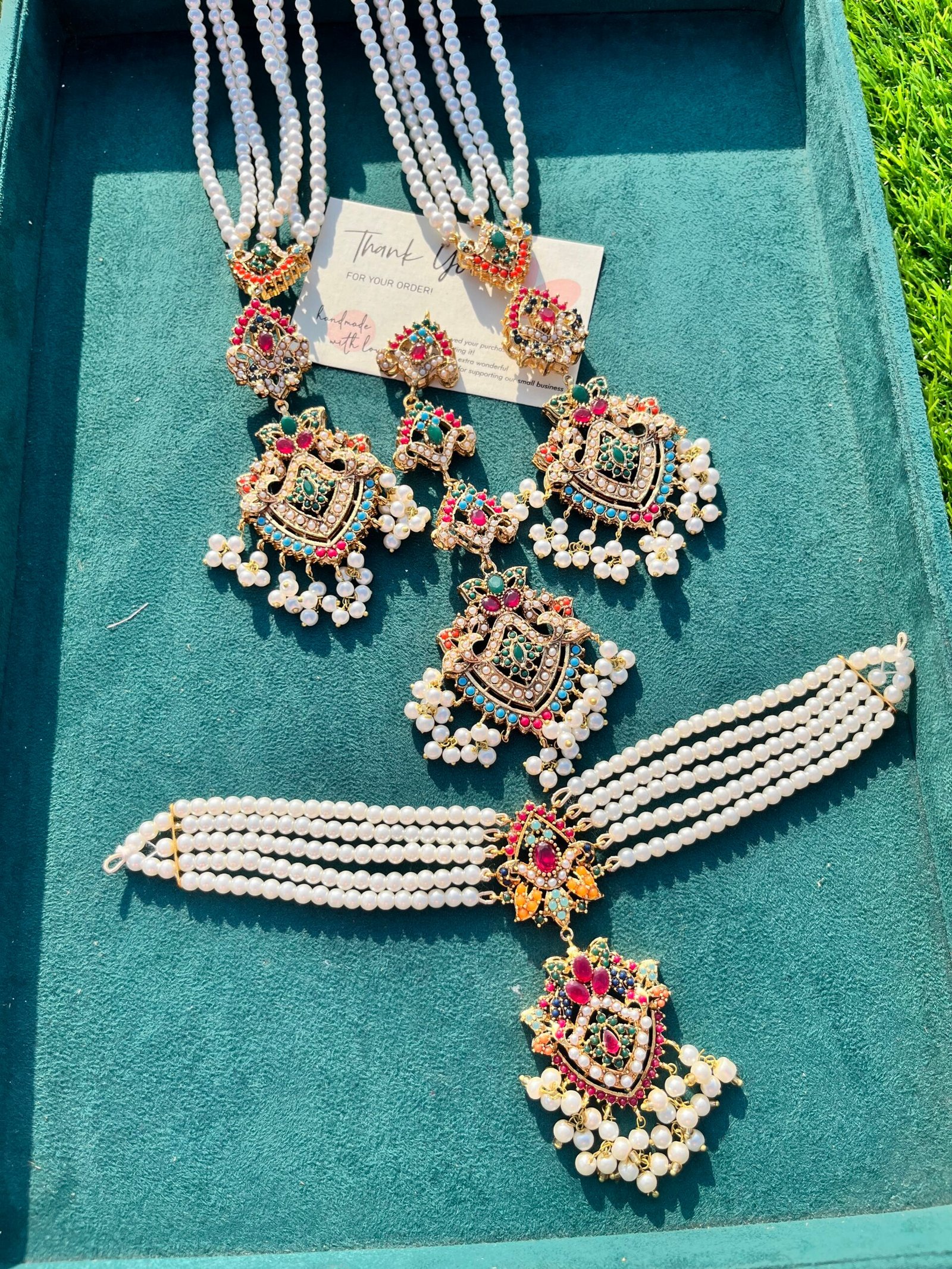 Nauraten choker set