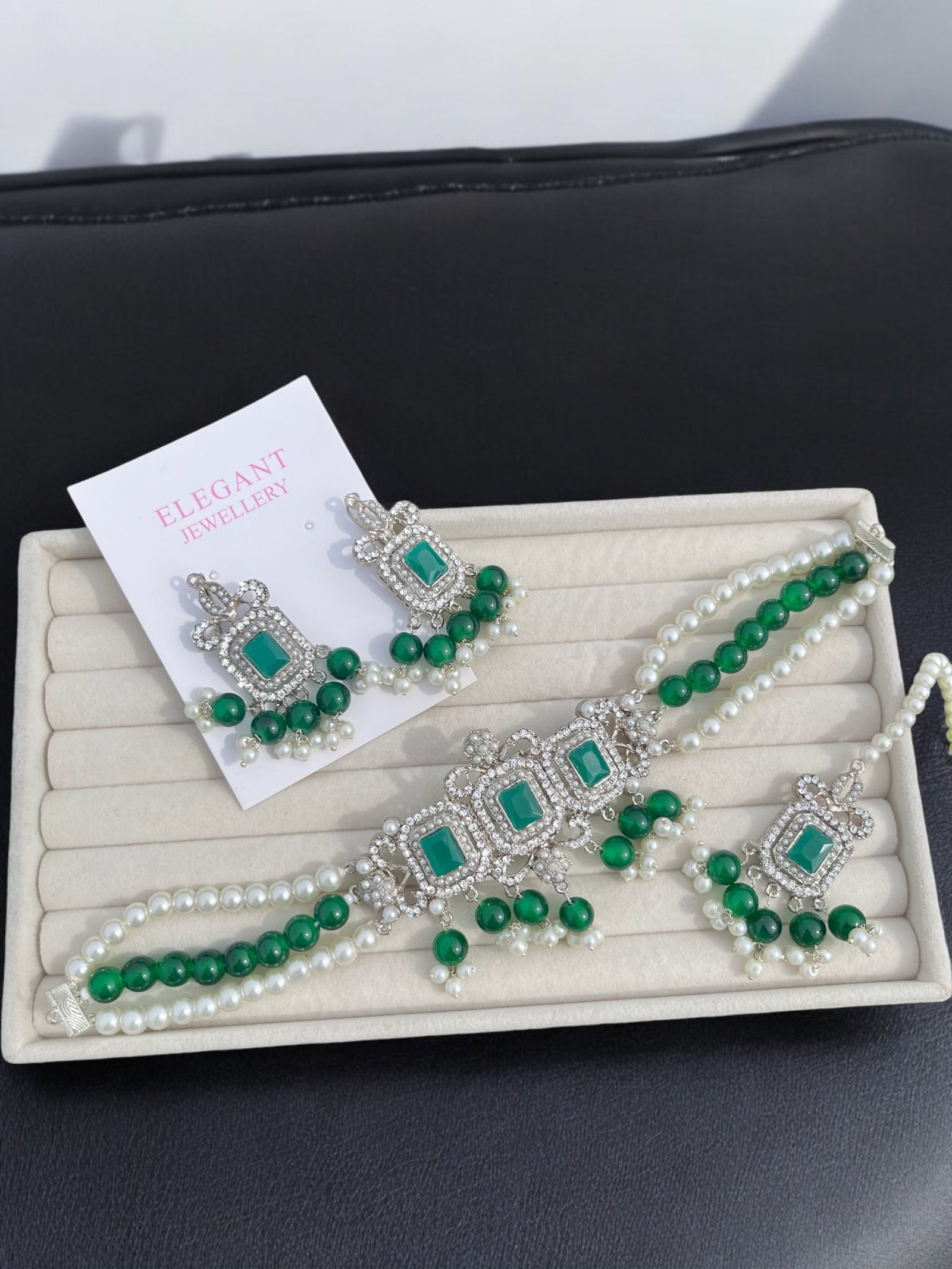 Eshal choker set