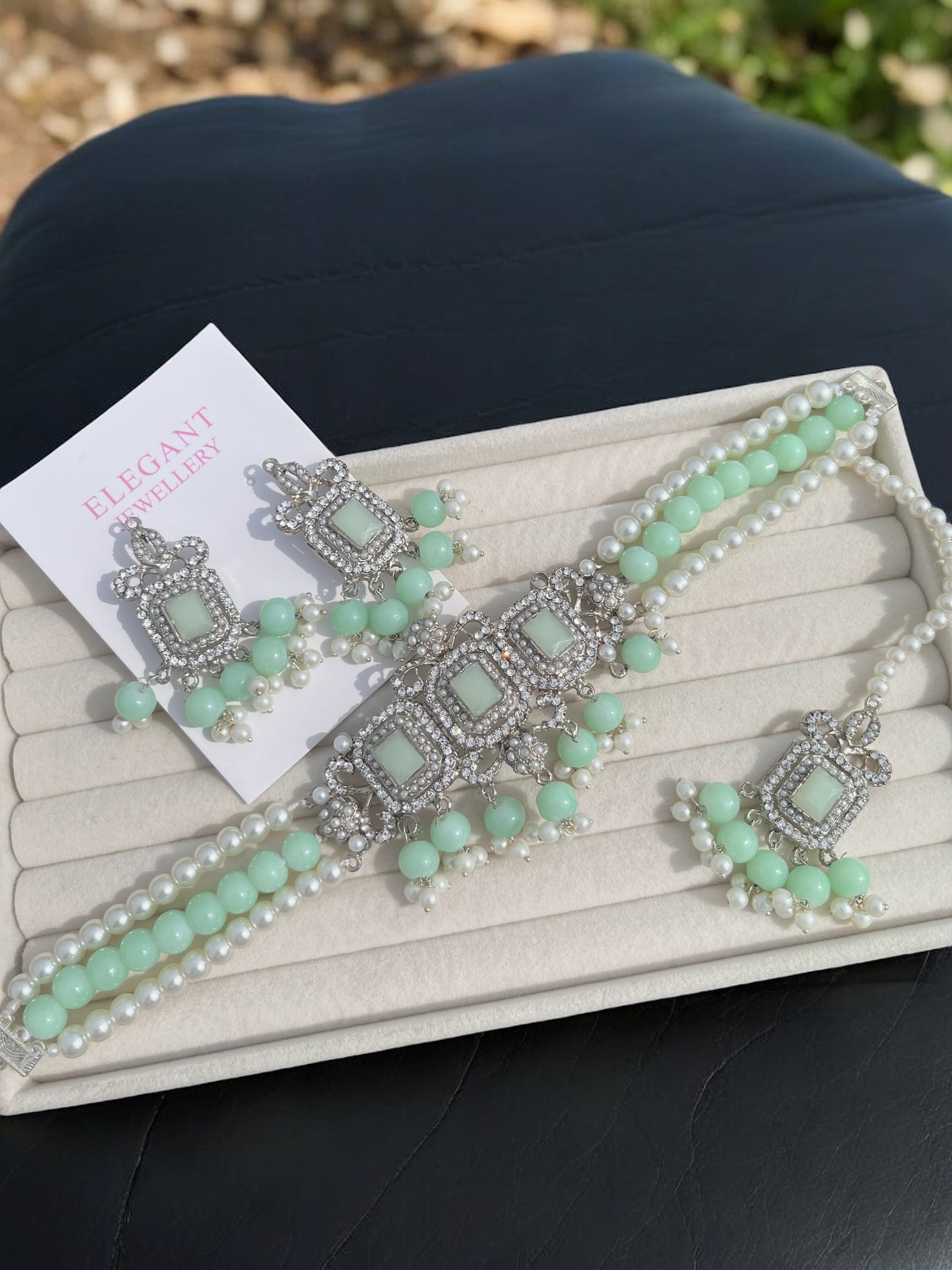 Eshal choker set