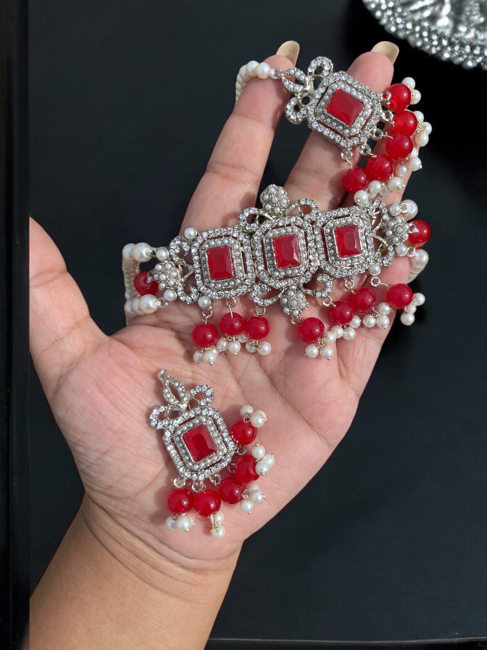 Eshal choker set