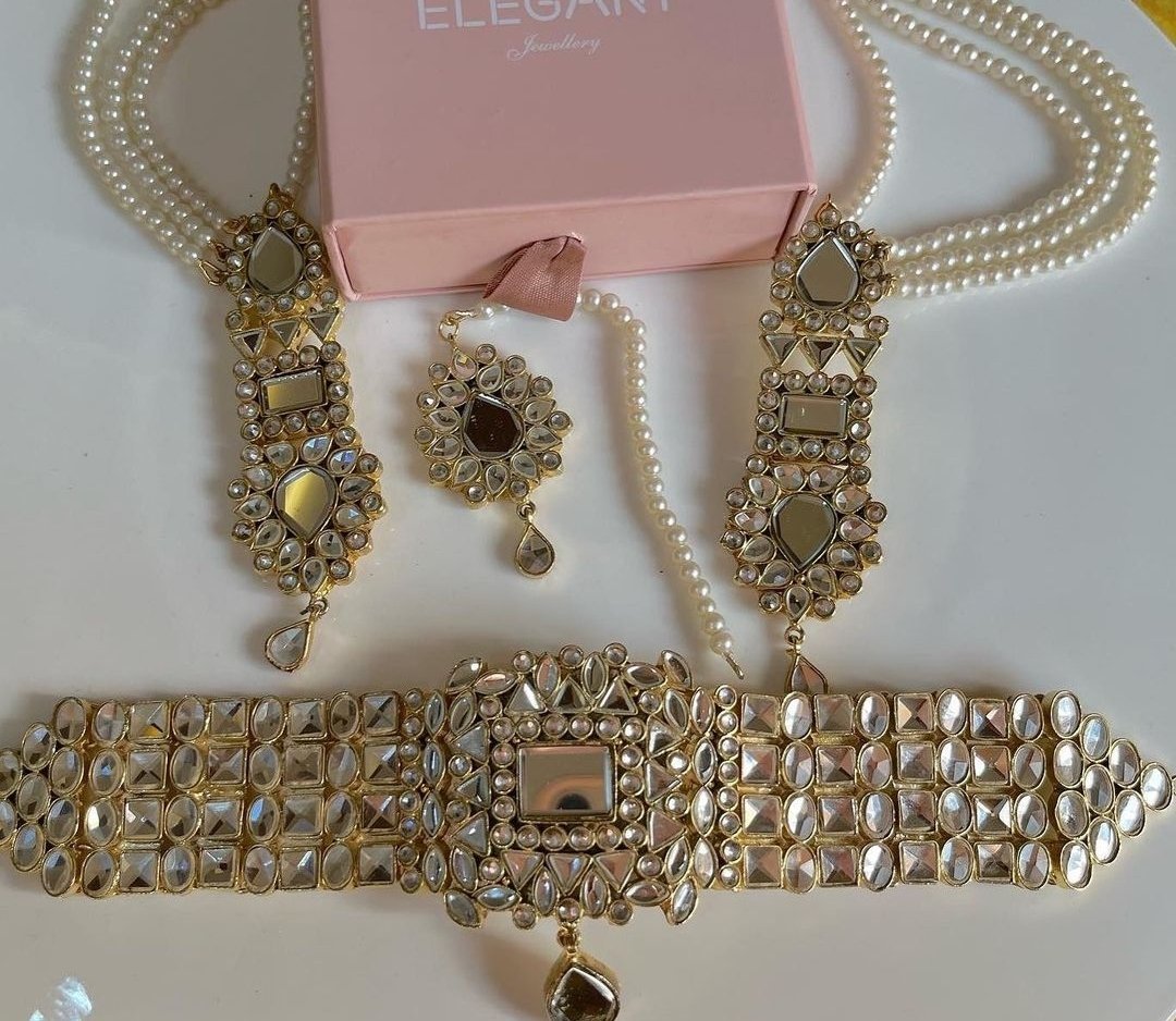 Pariwarsh choker set