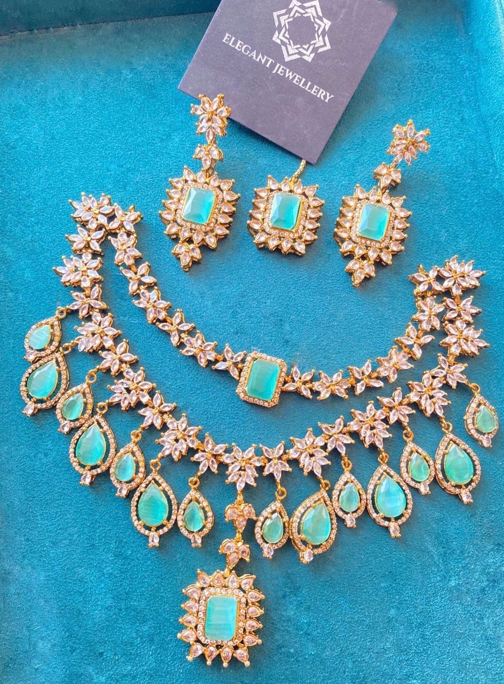 Zircon choker set
